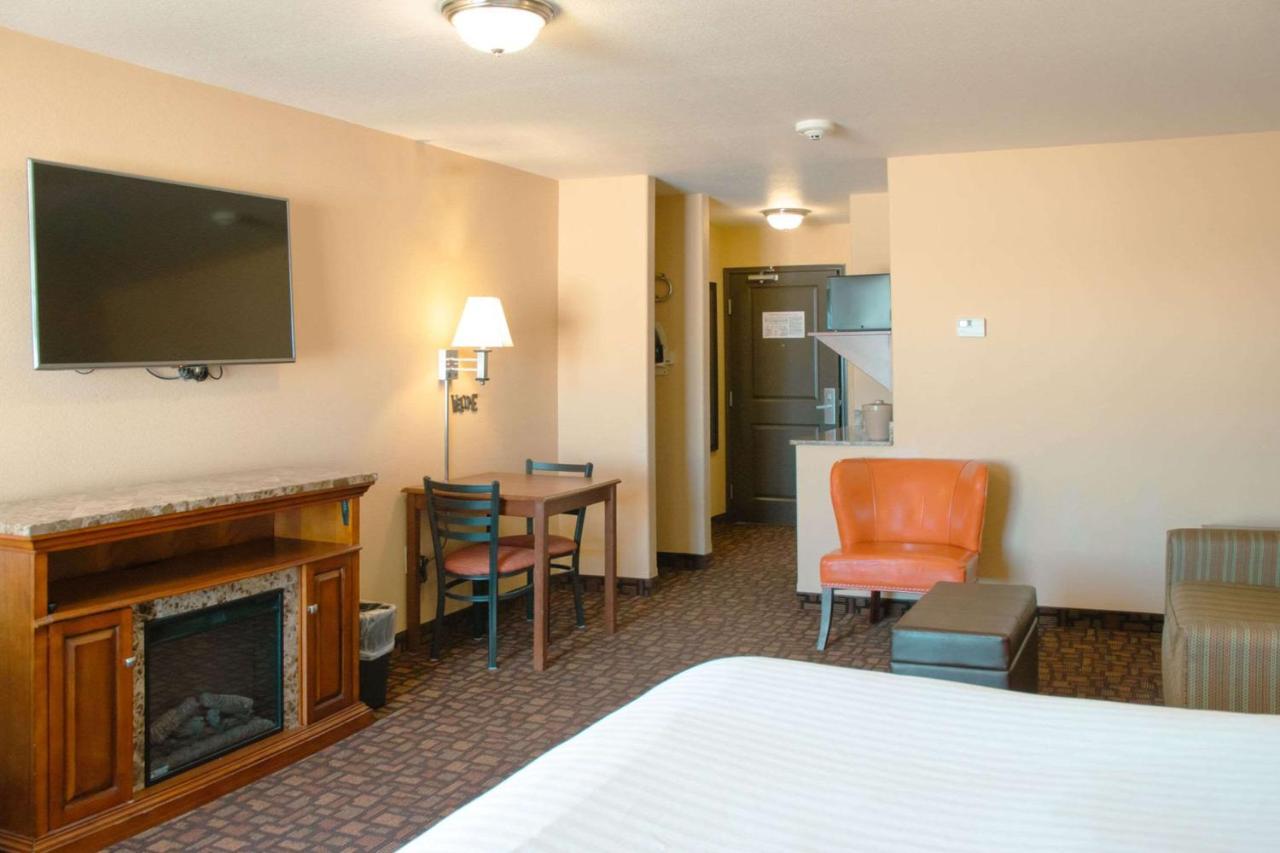Grand Forks Lodge And Suites Exterior foto