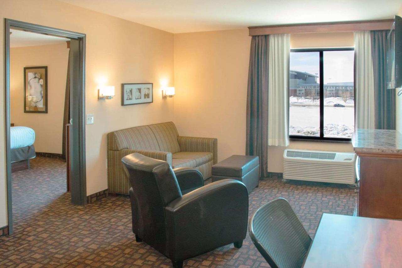 Grand Forks Lodge And Suites Exterior foto